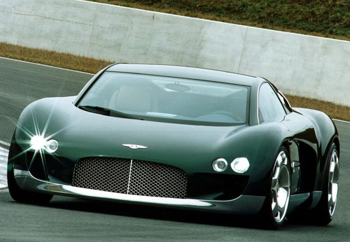 Το Hunaudières του 1999 βασιζόταν σε πλατφόρμα της Lamborghini και εφοδιαζόταν με έναν θηριώδη W-16 κινητήρα! 